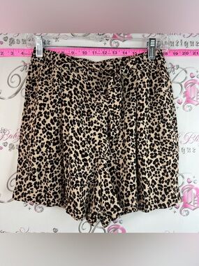 Dynamite shorts cheetah Leopard Print Tie-Front Shorts in Beige & Black